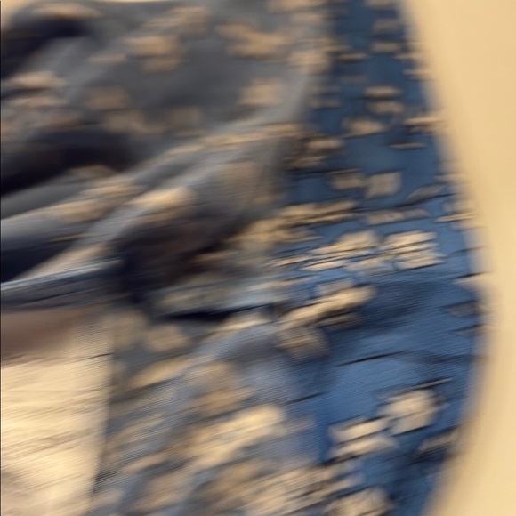 Banana Republic Blue and White Puff Sleeve Blouse - Picture 4 of 4